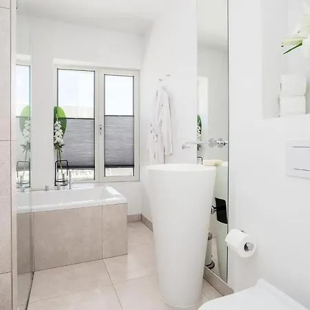 Semesterbostad Beachhouse 24 *
